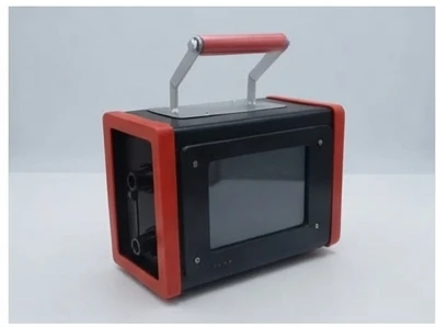 Cleo T8 compact body with carry handle