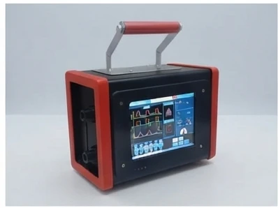 Cleo T8 screen with live pressure and flow waveforms